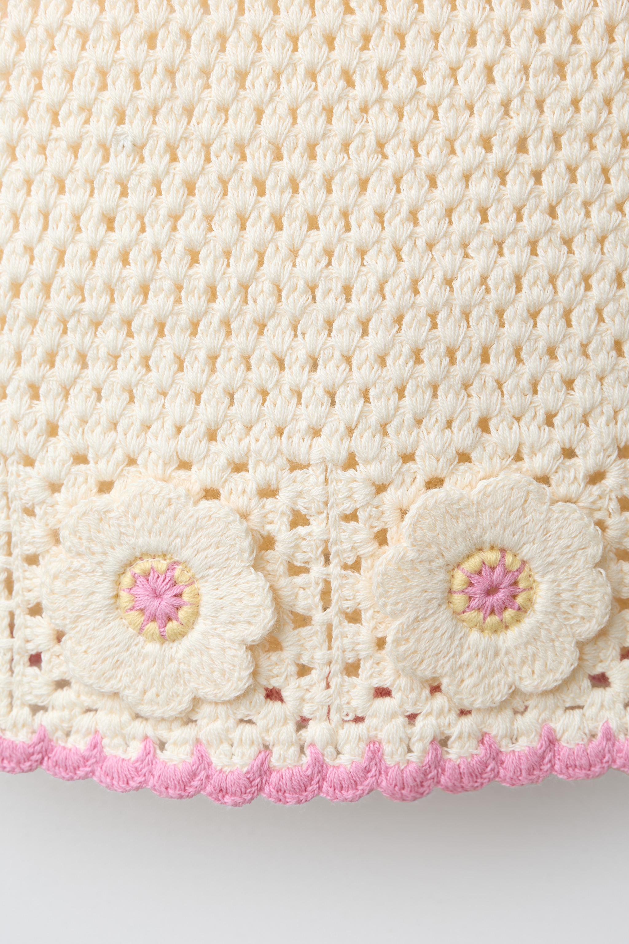 TOP EN CROCHET À FLEURS